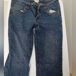 Hydraulic Jean Capri with Front and Back Pockets, Detailed Stitching